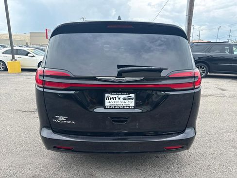 Used 2022 Chrysler Pacifica Touring-L FWD image 9