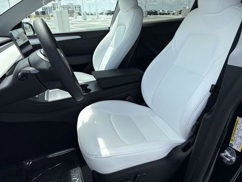 Used 2025 Tesla Model Y Long Range AWD/4WD image 11