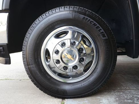 Used 2025 Chevrolet Silverado 3500 LT w/ Convenience Package image 20