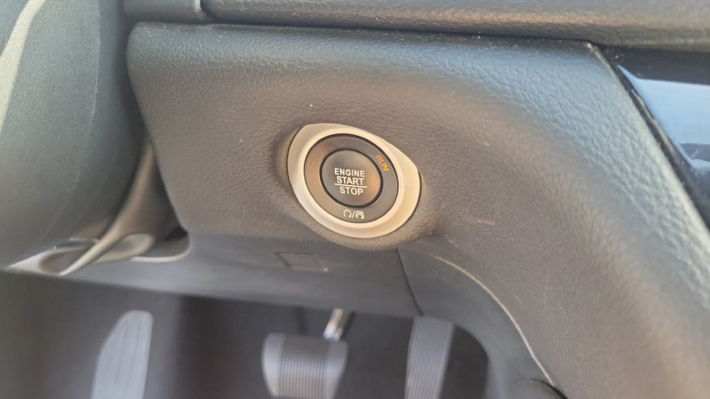 Used 2025 Chrysler Pacifica Limited FWD image 22