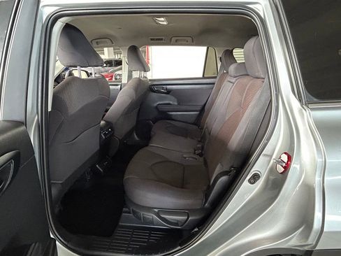 Used 2023 Toyota Highlander L image 41