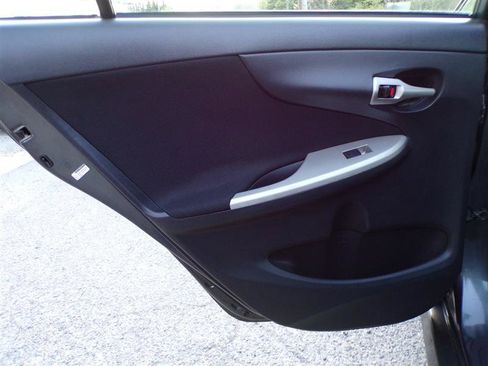 Used 2010 Toyota Corolla S image 26