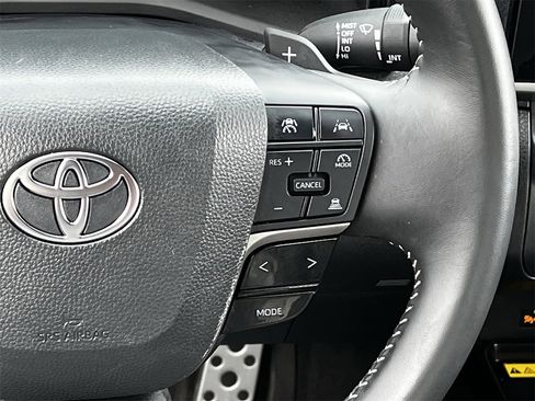 Used 2025 Toyota Camry SE w/ Convenience Package image 14