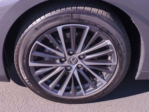 Used 2024 Lexus ES 300h 300h image 10