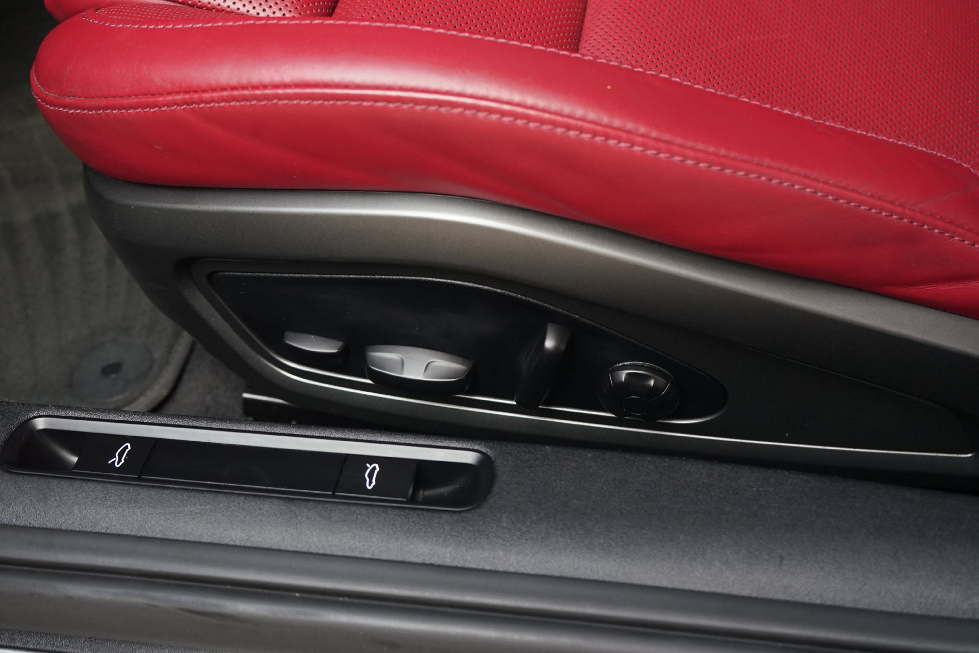 Used 2020 Porsche 911 Carrera RWD image 18