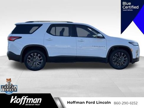 Used 2023 Chevrolet Traverse RS image 2