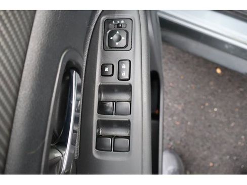 Used 2014 Mitsubishi Outlander ES image 10