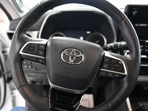 Used 2022 Toyota Highlander Platinum image 25
