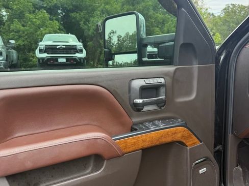 Used 2019 Chevrolet Silverado 2500 High Country w/ Duramax Plus Package AWD/4WD image 9