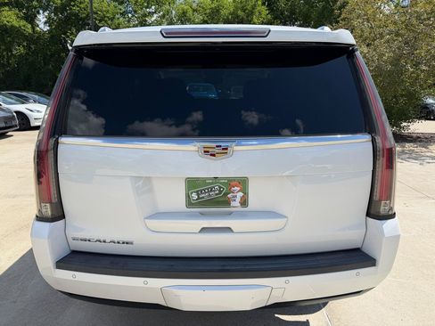 Used 2016 Cadillac Escalade Premium RWD image 6