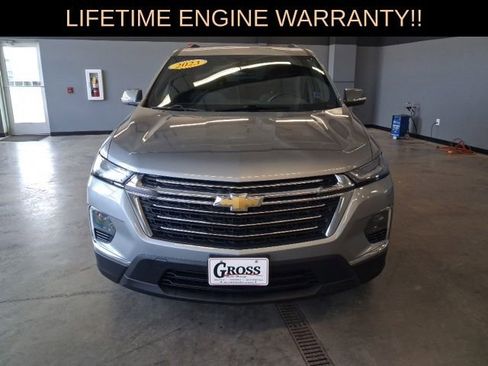 Used 2023 Chevrolet Traverse LT image 3