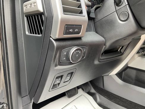 Used 2018 Ford F150 Platinum w/ Technology Package AWD/4WD image 15