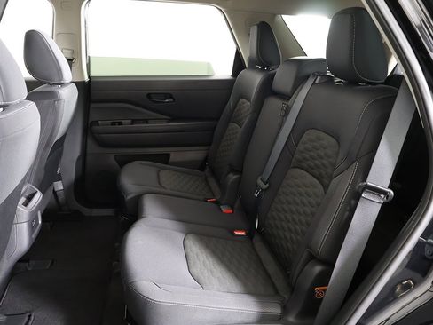 Used 2024 Nissan Pathfinder S image 29