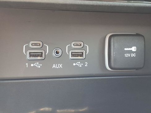 Used 2025 Jeep Grand Cherokee Laredo AWD/4WD image 19
