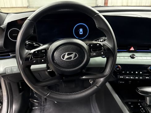 Used 2025 Hyundai Elantra Limited image 7