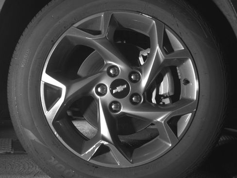 Used 2025 Chevrolet Trax LT FWD image 13