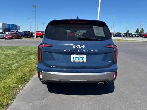 Used 2025 Kia Telluride EX w/ EX Captain's Chair Package AWD/4WD image 4