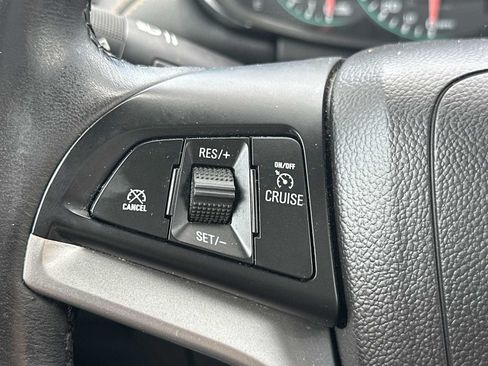 Used 2021 Chevrolet Trax LT w/ Premium Seat Package AWD/4WD image 25