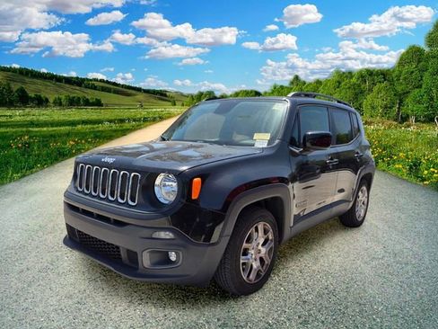Used 2018 Jeep Renegade Latitude FWD image 3