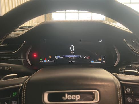 Used 2021 Jeep Grand Cherokee L Overland w/ Luxury Tech Group IV AWD/4WD image 22