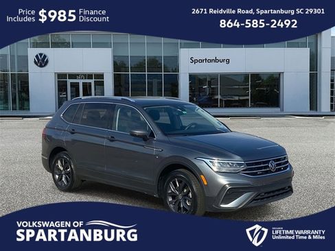 Used 2023 Volkswagen Tiguan SE w/ Panoramic Sunroof Package image 1