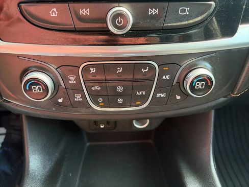 Used 2019 Chevrolet Traverse LT w/ LT Premium Package image 17