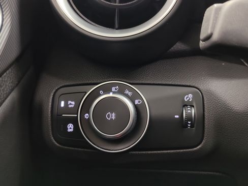 Certified 2024 Alfa Romeo Giulia Ti w/ Performance Driving Package image 27