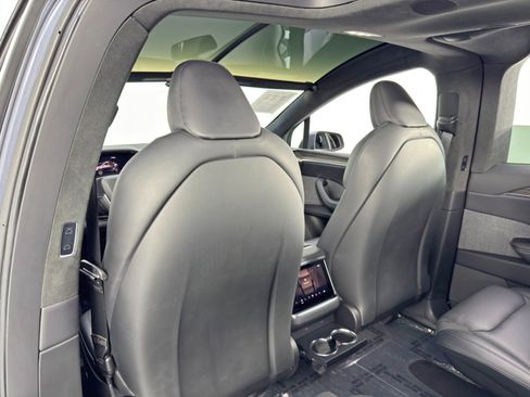 Used 2022 Tesla Model X image 36