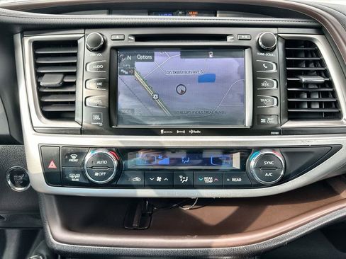 Used 2018 Toyota Highlander Limited image 14