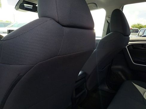 Used 2021 Toyota RAV4 LE image 13