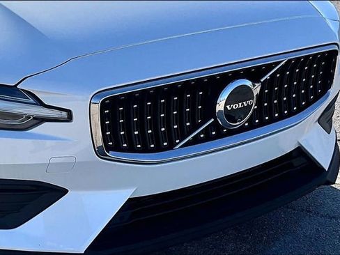 Used 2025 Volvo V60 B5 Cross Country Plus AWD/4WD image 33