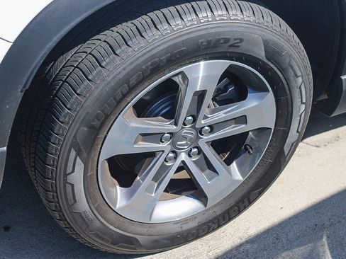 Used 2025 Honda Pilot EX-L image 16