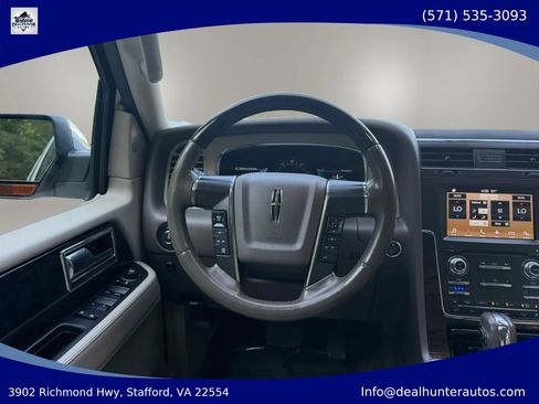 Used 2017 Lincoln Navigator Select AWD/4WD image 29