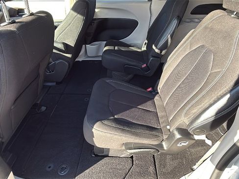 Used 2022 Chrysler Voyager LX image 13
