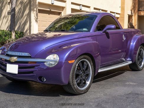 Used 2004 Chevrolet SSR w/ Preferred Equipment Group RWD image 22