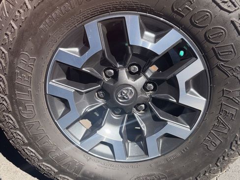 Used 2023 Toyota Tacoma TRD Off-Road image 17