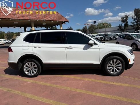 Used 2018 Volkswagen Tiguan SE image 1