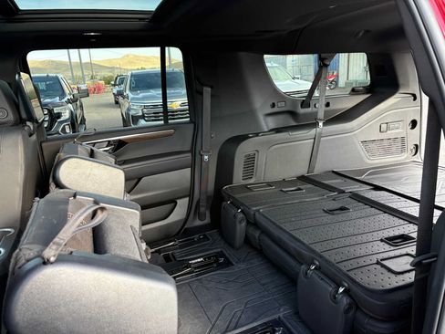 Used 2025 Chevrolet Suburban High Country AWD/4WD image 31