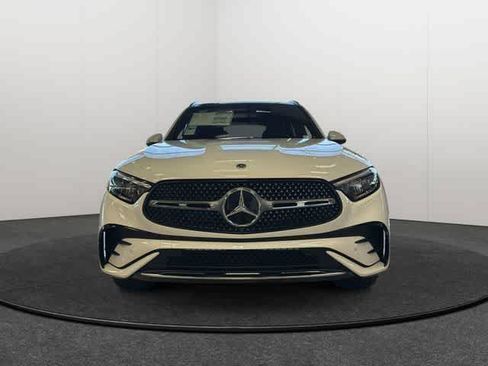 Used 2025 Mercedes-Benz GLC 350e 4MATIC image 2
