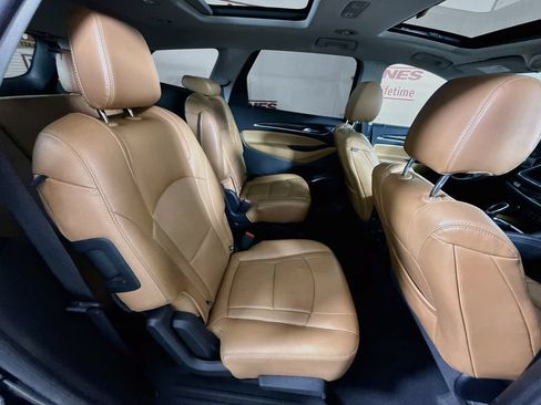 Used 2018 Buick Enclave Premium AWD/4WD image 34