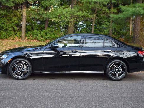 Used 2021 Mercedes-Benz E 350 4MATIC Sedan image 3