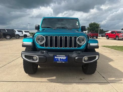 Used 2024 Jeep Wrangler Unlimited Sahara w/ Technology Group AWD/4WD image 3