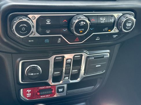 Used 2023 Jeep Wrangler Unlimited Rubicon 4xe image 23