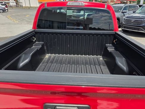 Used 2021 Toyota Tacoma SR5 RWD image 9