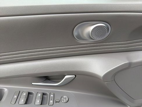 Used 2023 Hyundai Elantra SEL w/ Convenience Package image 14