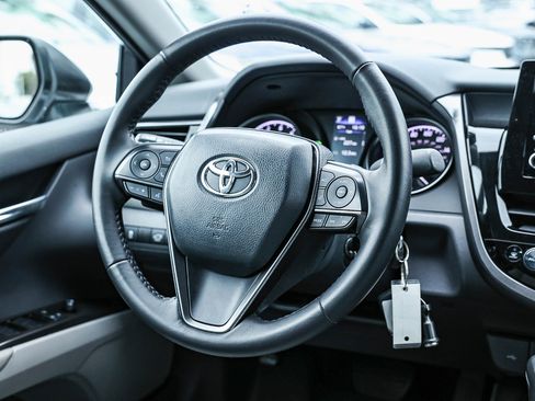 Used 2024 Toyota Camry SE image 19