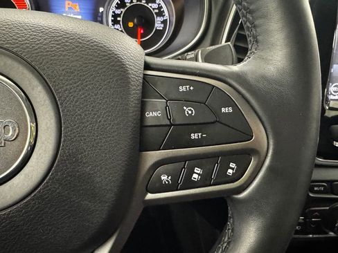 Used 2019 Jeep Cherokee Overland w/ Technology Group image 19