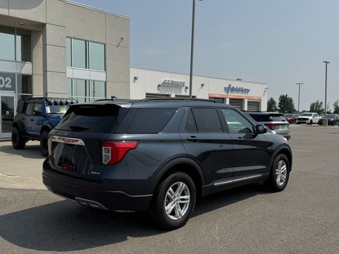 Used 2023 Ford Explorer Limited w/ Limited Technology Package AWD/4WD image 3