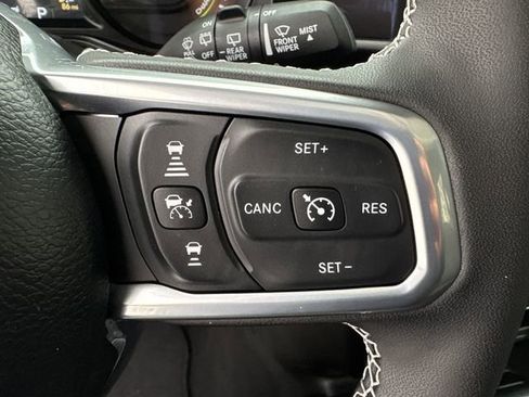 Used 2025 Jeep Wrangler Unlimited Sahara w/ Safety Group image 23