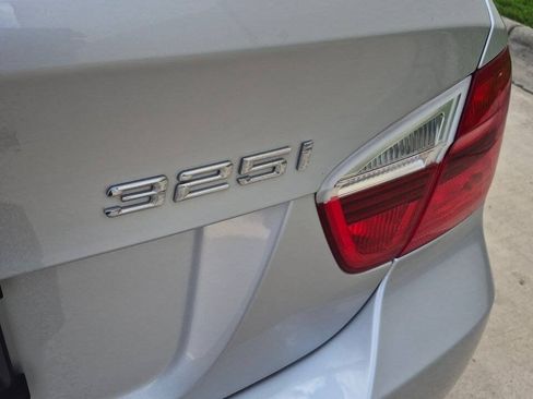 Used 2006 BMW 325i Sedan RWD image 24